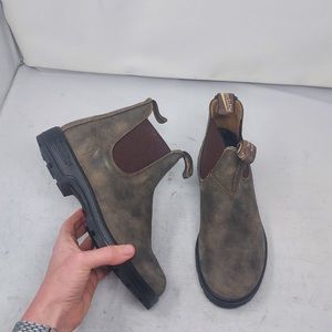 Blundstone Boots rustic brown- like new. Size 7.5 women’s.